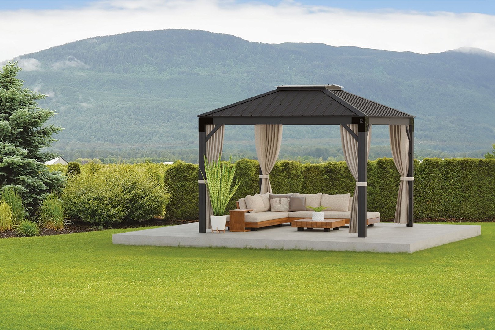 11'x11' Savannah W/ Privacy Drapes & Screens — The Great Escape