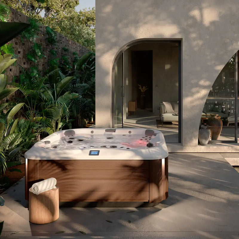 Jacuzzi® J-365™ - The Great Escape