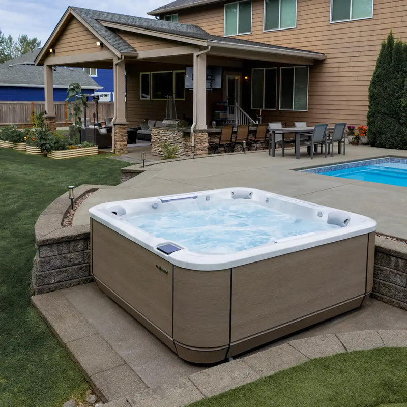 Jacuzzi® J-508L™ — The Great Escape
